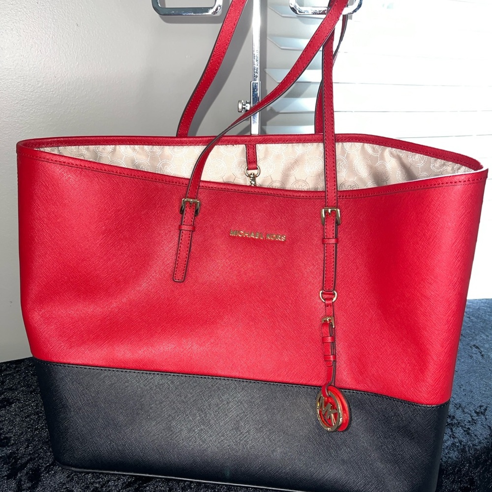 Michael Kors Jet Set Travel Bag